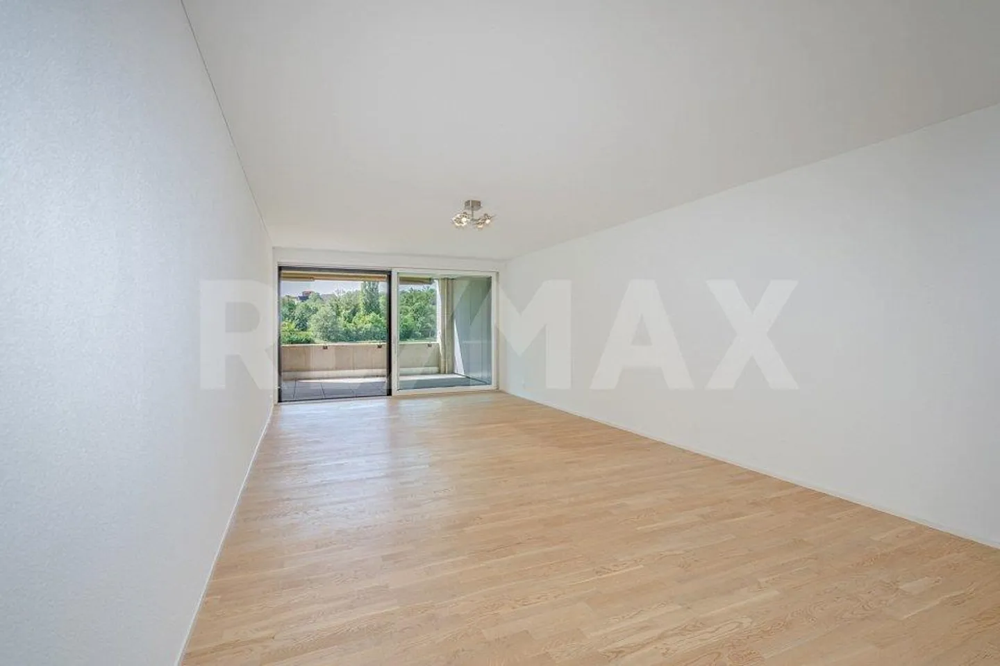 Appartement 3.5 pièces presque neuf dans un emplacement de choix avec beaucoup d'espaces extérieurs - Photo 4 sur 11