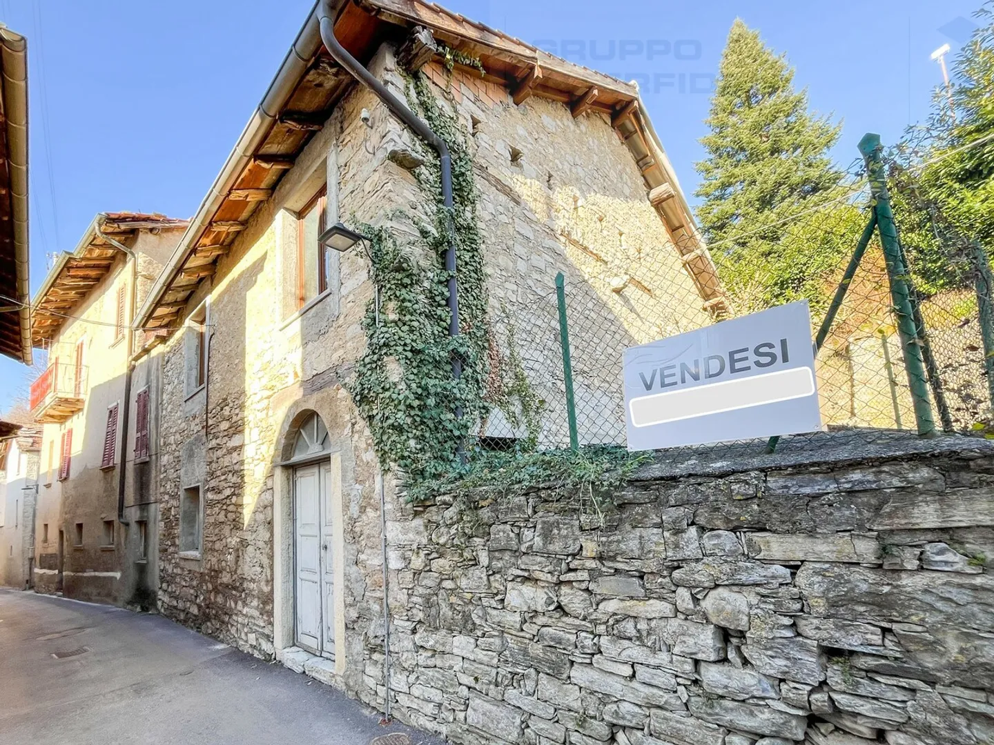 MAISON À RÉNOVER - Photo 1 sur 7