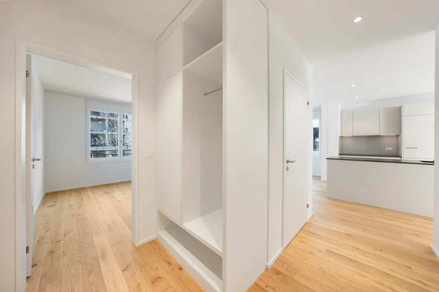 Light-flooded apartment with unobstructed views! - Photo 2 of 13