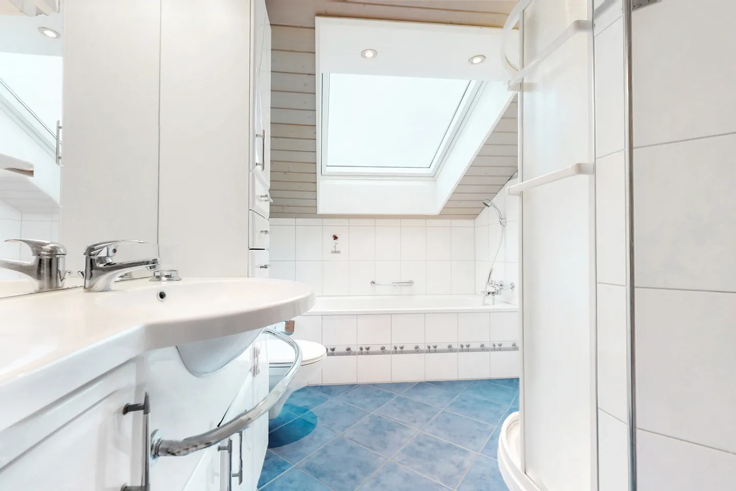 Ruhige, kuschelige Dachwohnung - Photo 8 of 13