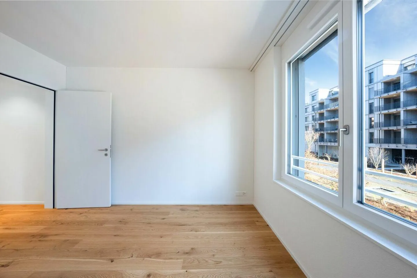 Light-flooded apartment with unobstructed views! - Photo 3 of 13