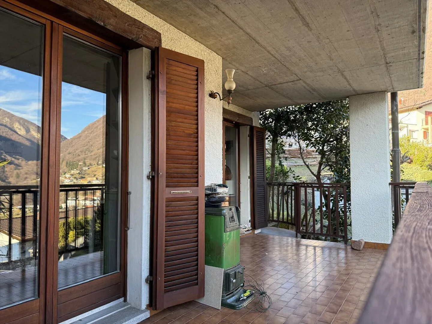 Welcoming Villa with 2 Terraces and Garden in Arogno - Photo 1 of 8