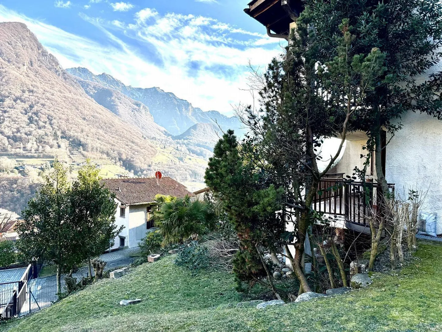 Welcoming Villa with 2 Terraces and Garden in Arogno - Photo 8 of 8