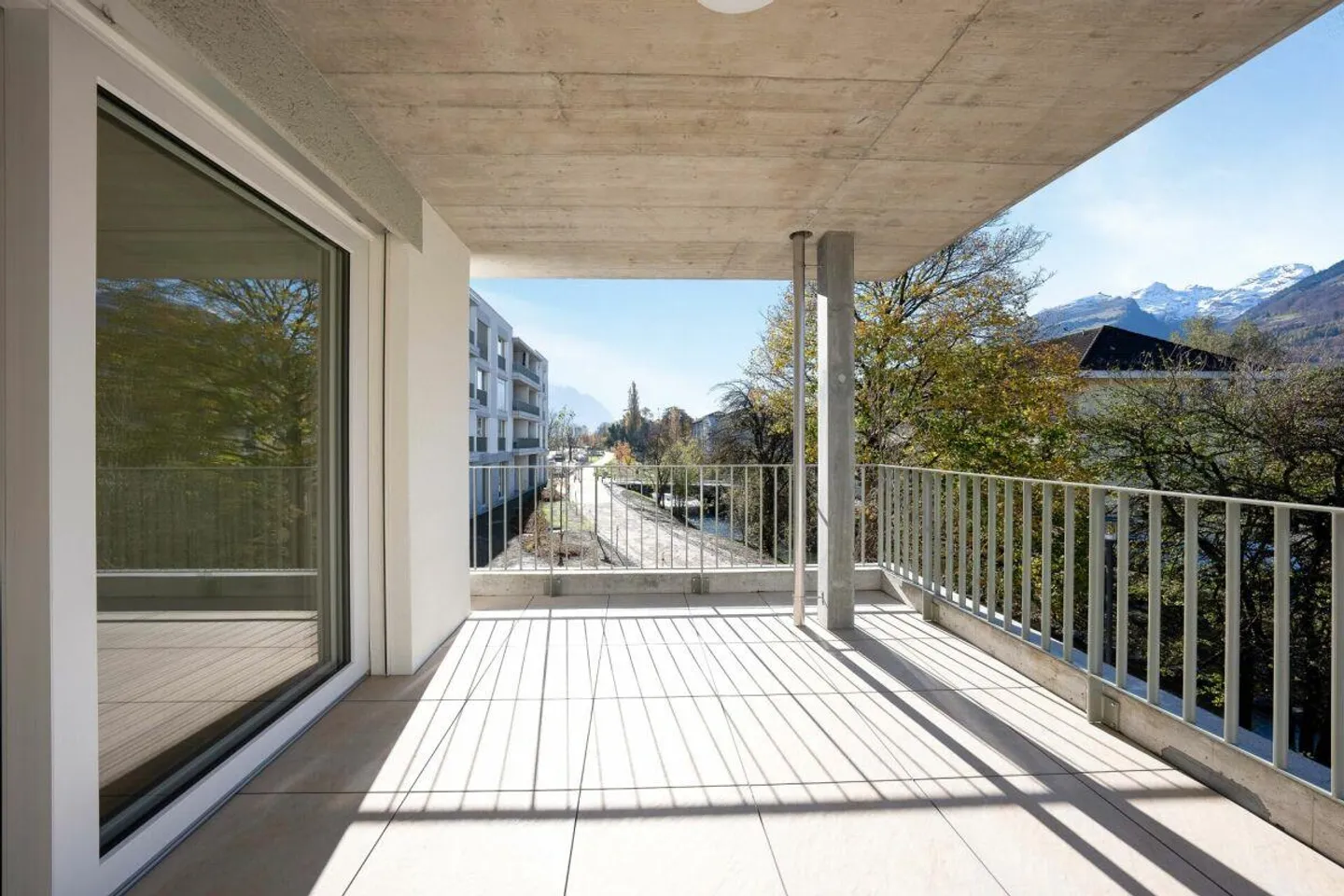 Light-flooded apartment with unobstructed views! - Photo 12 of 13