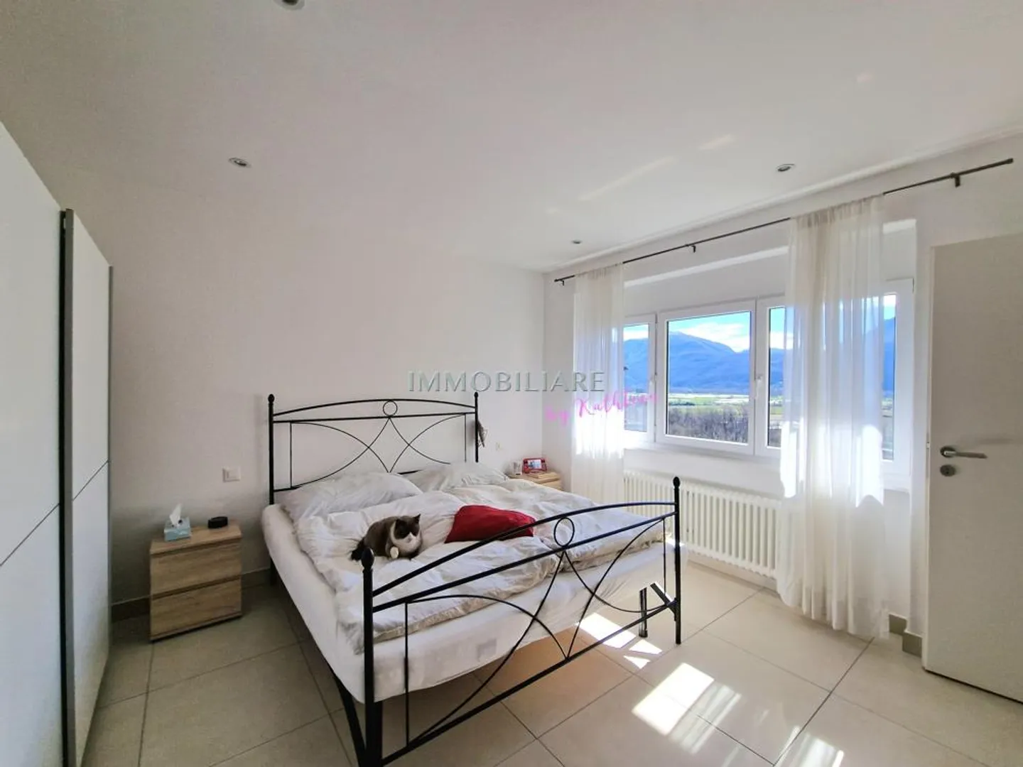Appartamento ristrutturato con vista sul lago, giardino e area salotto - Foto 11 di 21
