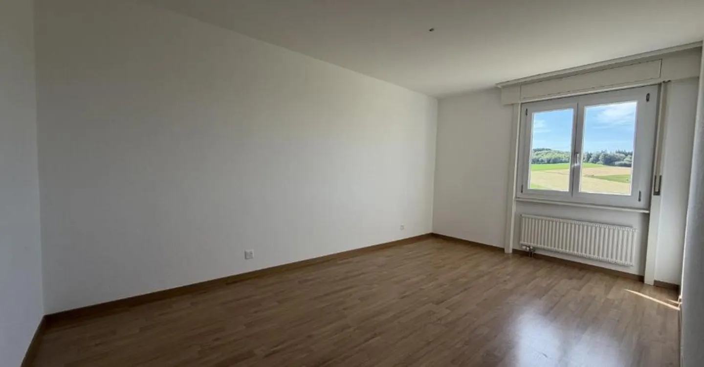 3.5-room apartment located on the ground floor - Photo 4 of 5