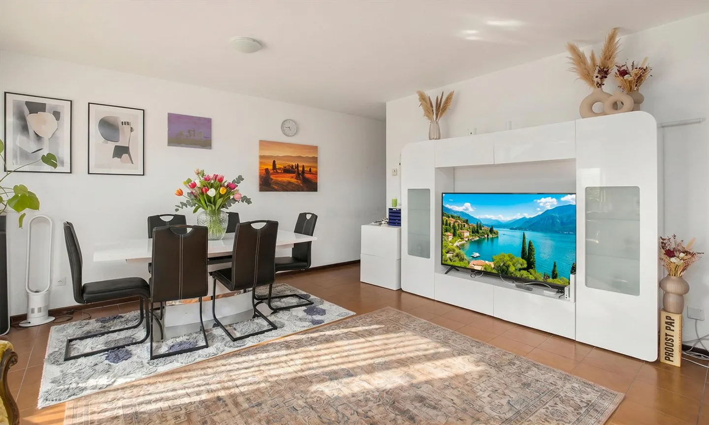 SPACIOUS 6.5-ROOM HOUSE WITH GARDEN IN CASTEL S. PIETRO - Photo 2 of 9
