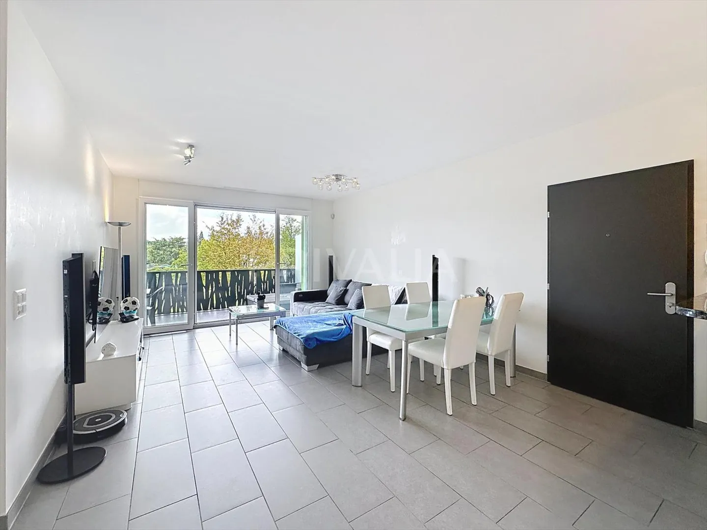 Schönes durchgehendes Apartment mit freier Sicht - Foto 1 di 9
