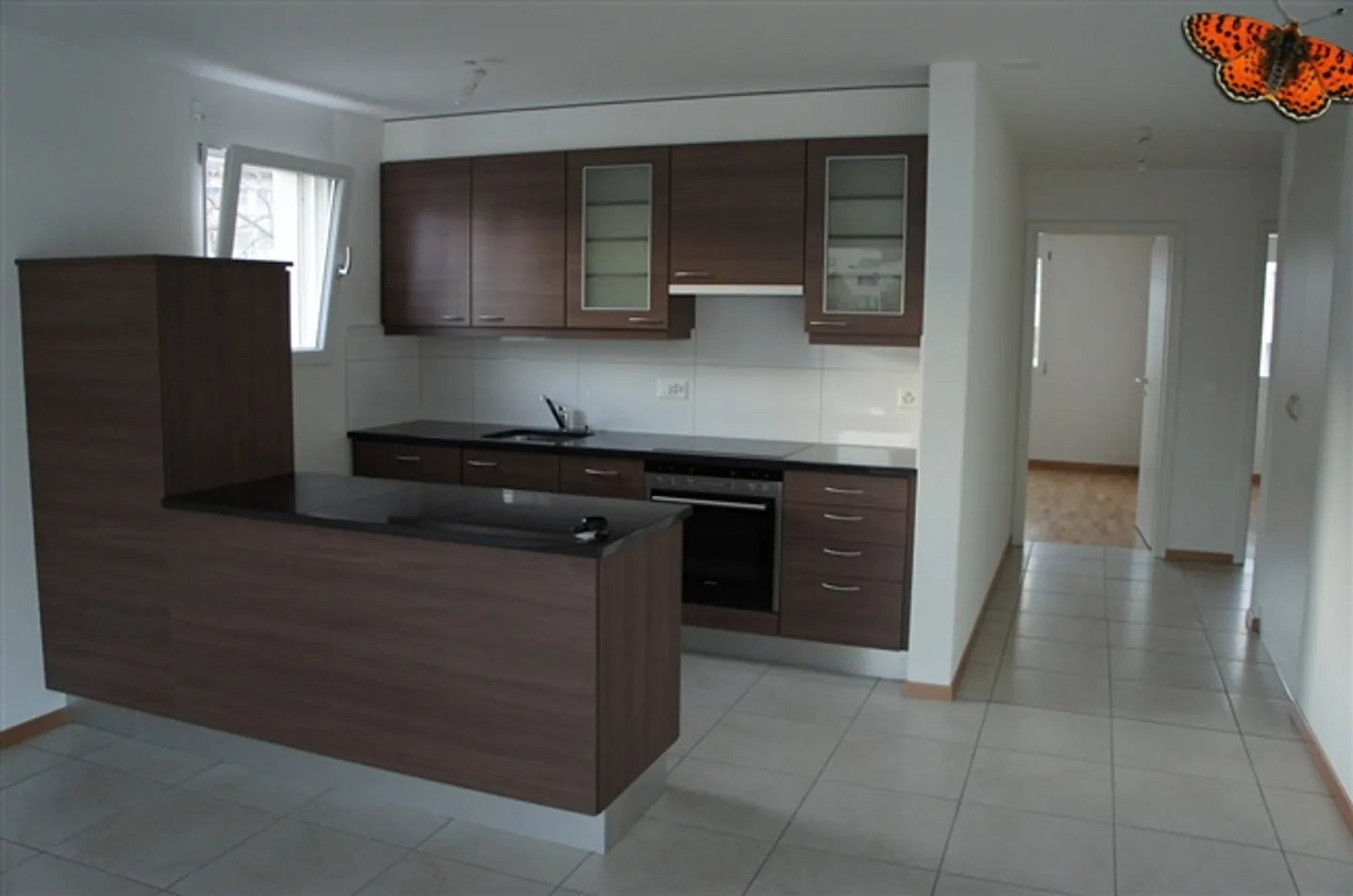 CHARMING 4 1/2 ROOMS - With a large balcony and just a stone's throw from the school! - Photo 2 of 7