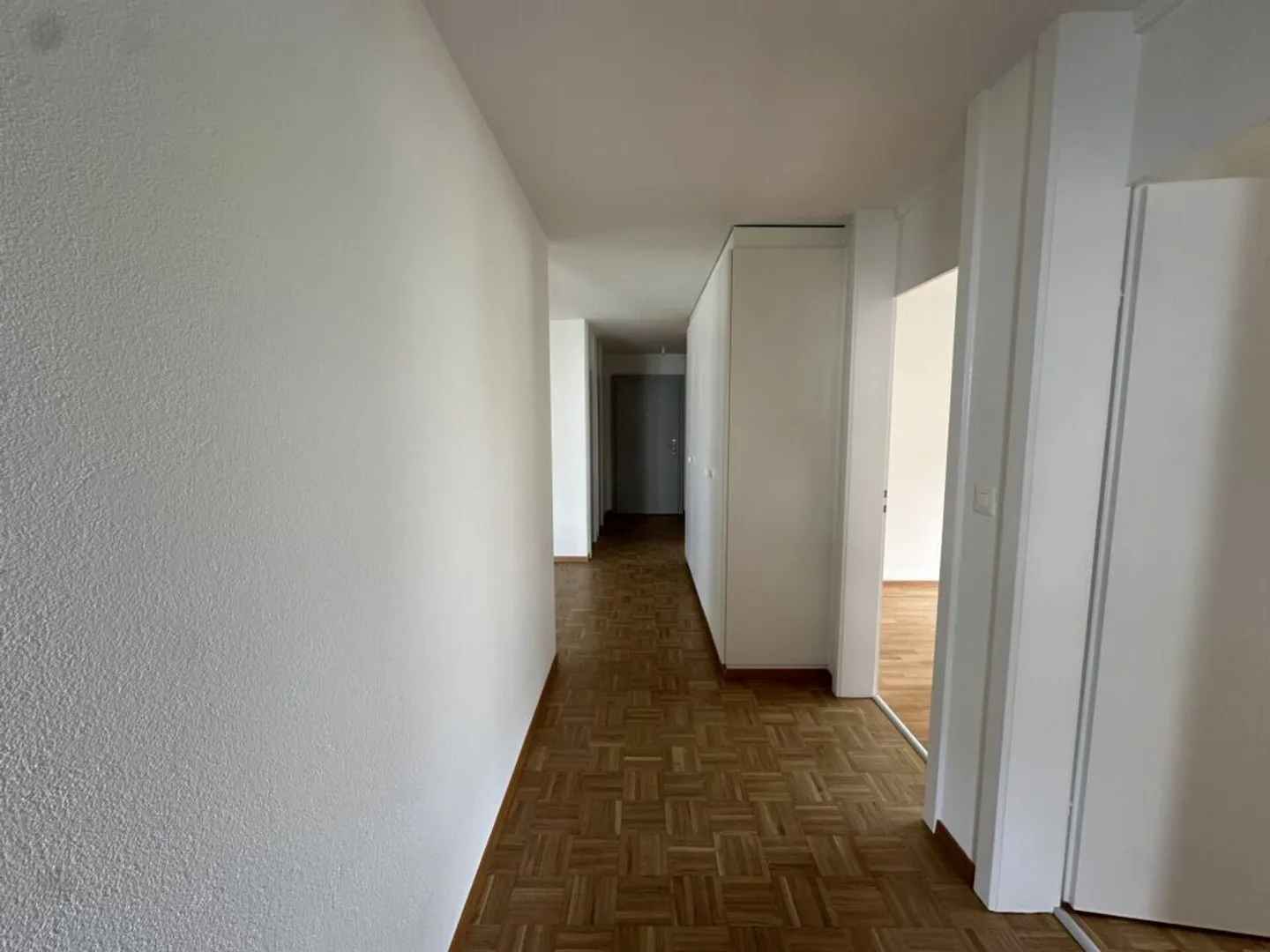 Schöne 4,5-Zimmer-Wohnung, 2022 renoviert, in ruhiger Lage! - Foto 3 von 8
