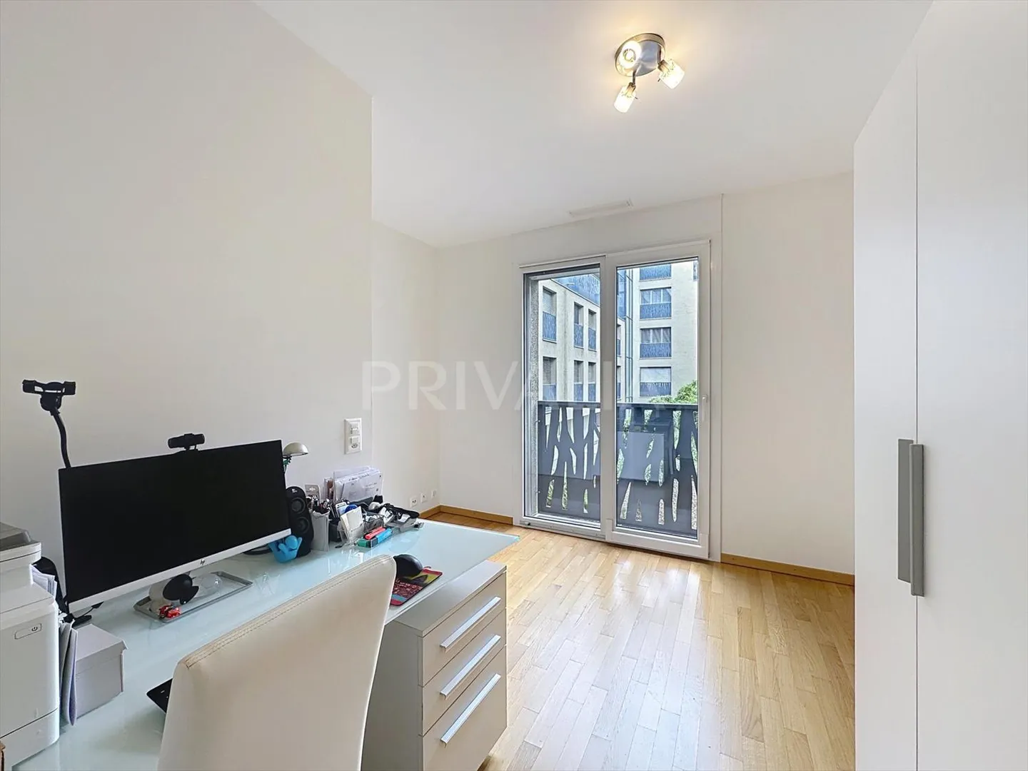 Schönes durchgehendes Apartment mit freier Sicht - Foto 7 di 9