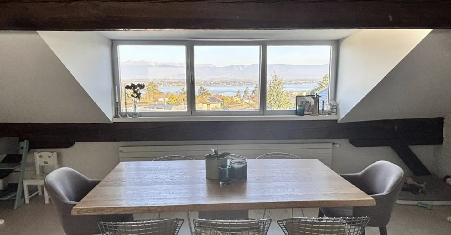 SUPERB CHARMING APARTMENT WITH LAKE VIEW - Photo 2 of 4