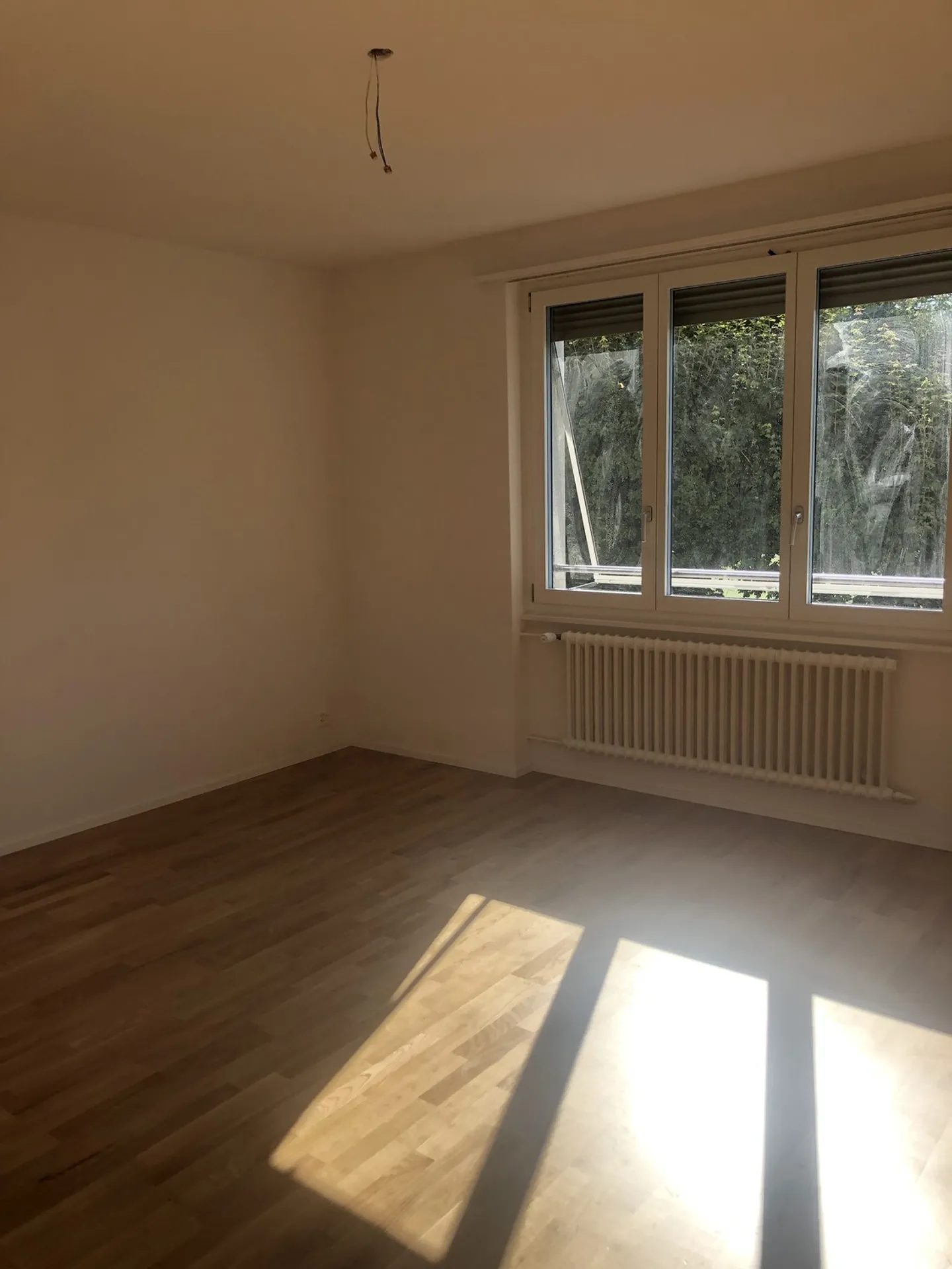 Appartamento ristrutturato con balcone e vista sul verde - Foto 5 di 9