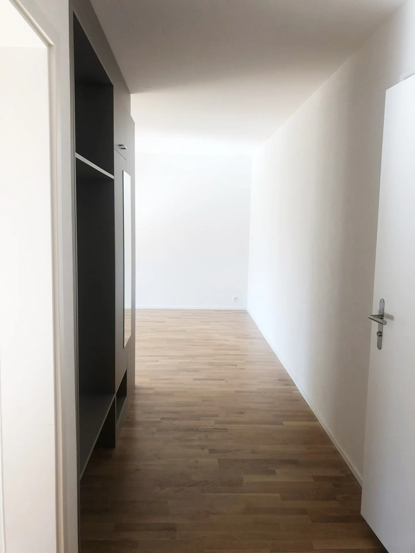 Appartamento ristrutturato con balcone e vista sul verde - Foto 7 di 9