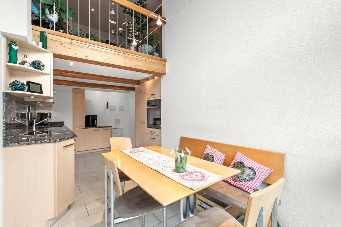 Tradizionale casa a tre famiglie di Schwyz con accesso al ruscello - Foto 3 di 13