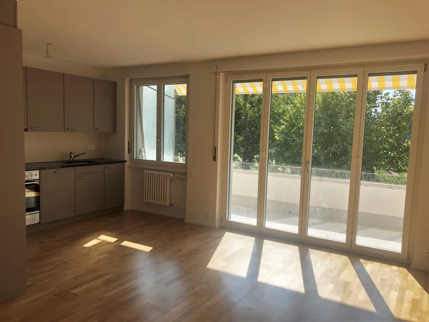 Appartamento ristrutturato con balcone e vista sul verde - Foto 3 di 9