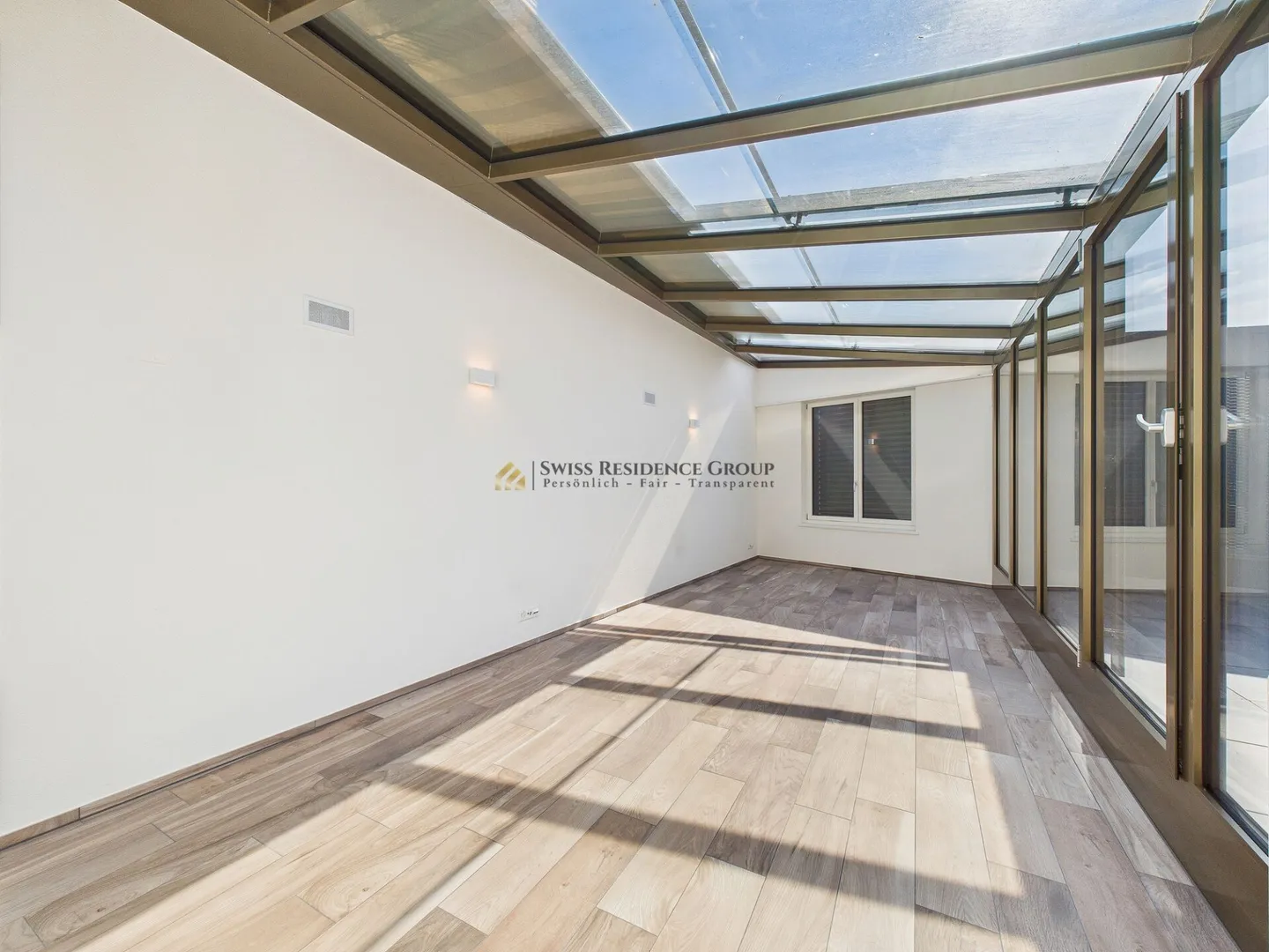 Occasione rara - Vita esclusiva con vista mozzafiato nel Boathouse! - Foto 10 di 16