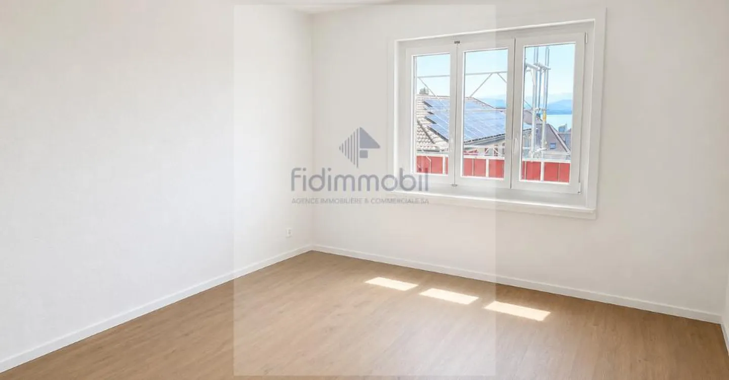 Fully renovated 3-room apartment in Corcelles - Photo 3 of 5