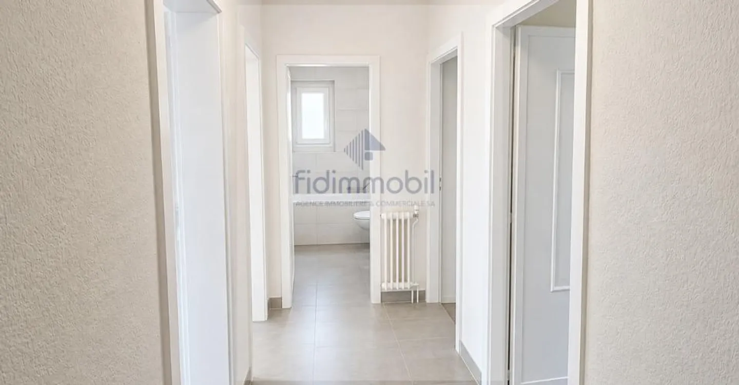 Fully renovated 3-room apartment in Corcelles - Photo 4 of 5