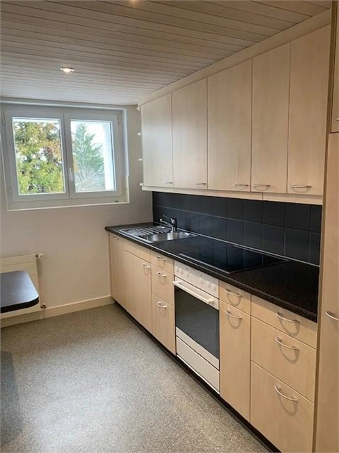 Bright Apartment on the Outskirts - Photo 3 of 7