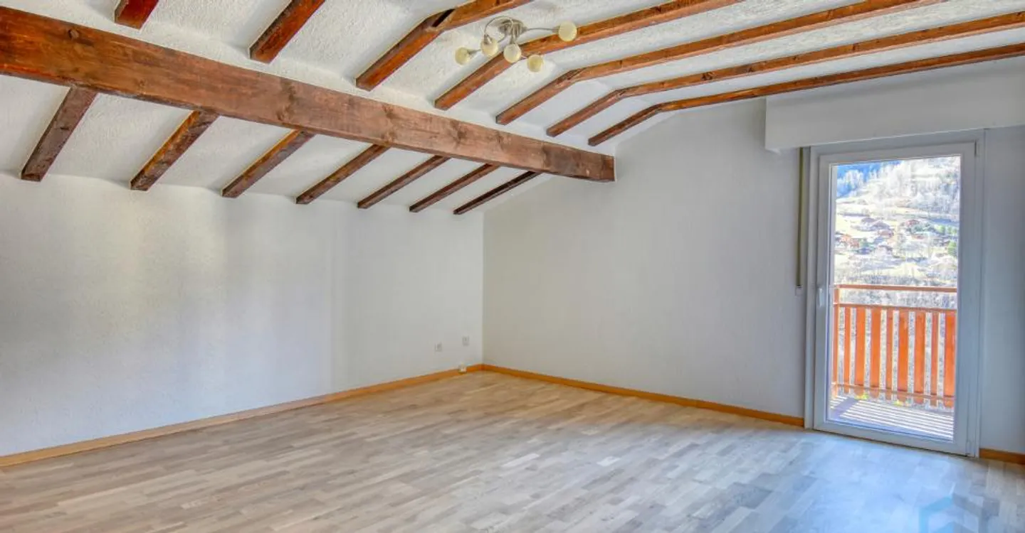 Zu vermieten Schönes renoviertes 3½-Zimmer-Apartment im obersten Stockwerk - Foto 2 von 10