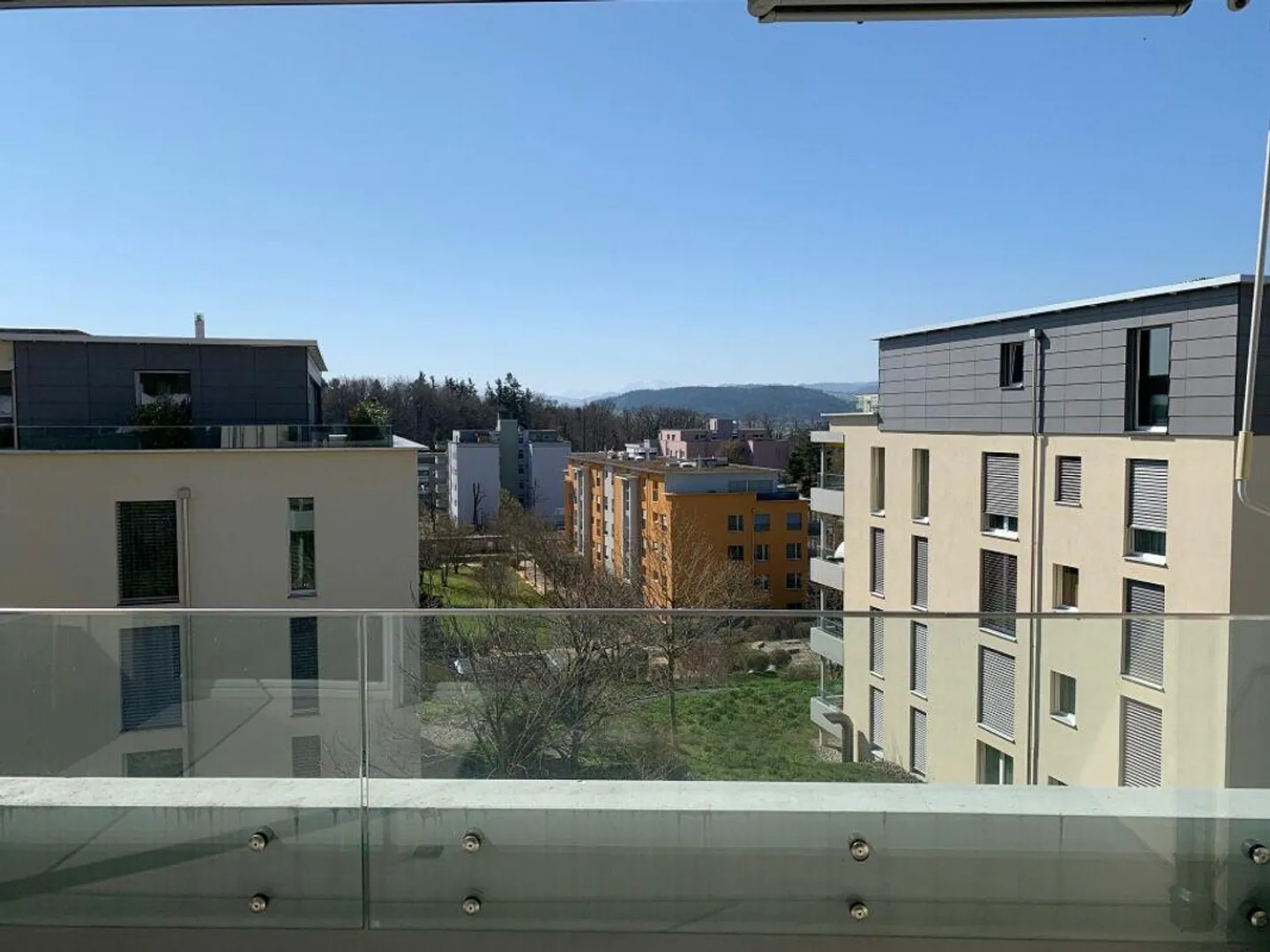 Appartement moderne avec balcon ensoleillé et vue sur l'Alpstein - Photo 1 sur 8