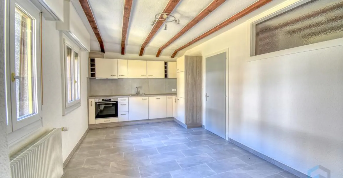 Zu vermieten Schönes renoviertes 3½-Zimmer-Apartment im obersten Stockwerk - Foto 3 von 10