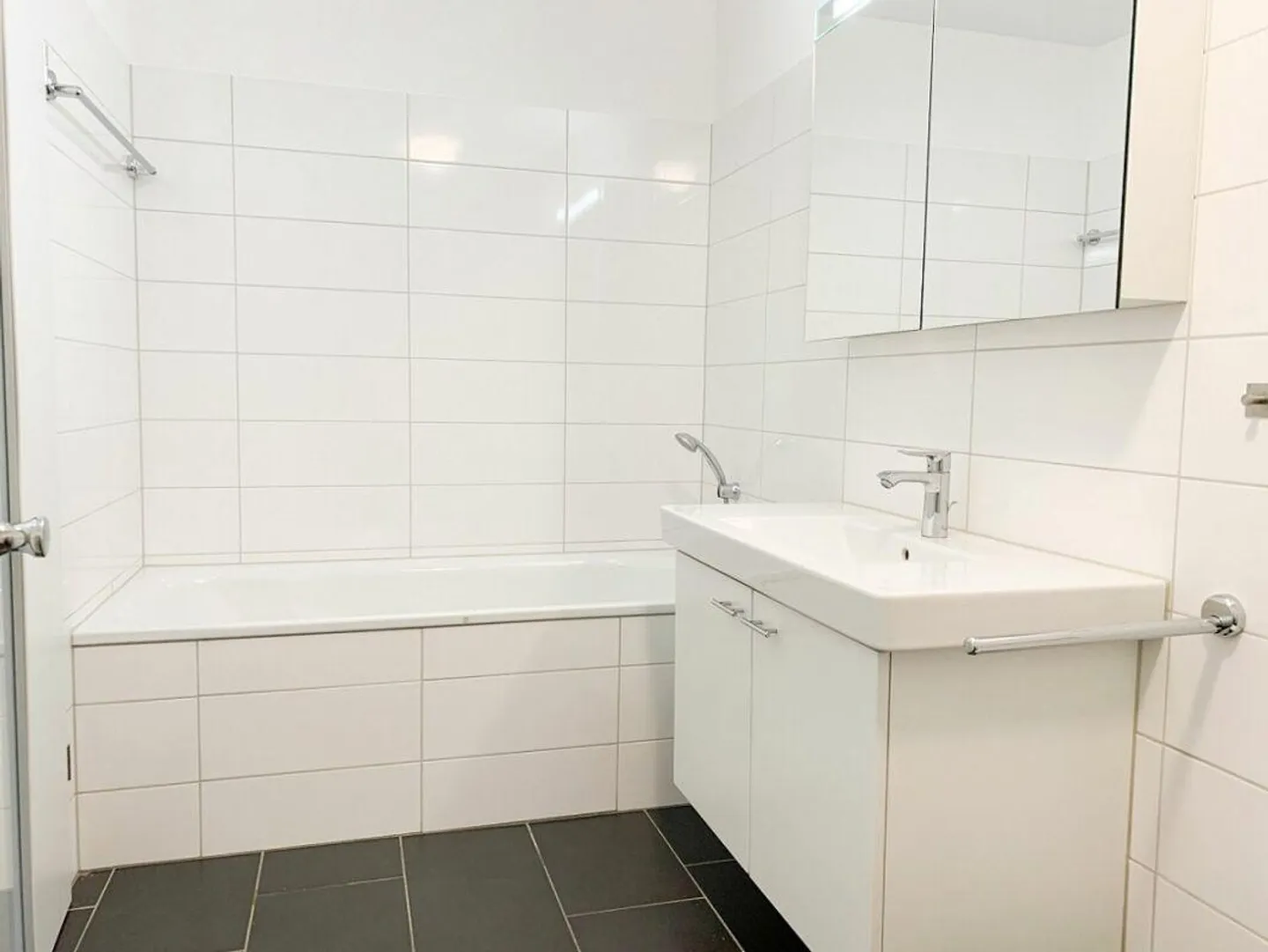 Appartement moderne avec balcon ensoleillé et vue sur l'Alpstein - Photo 5 sur 8