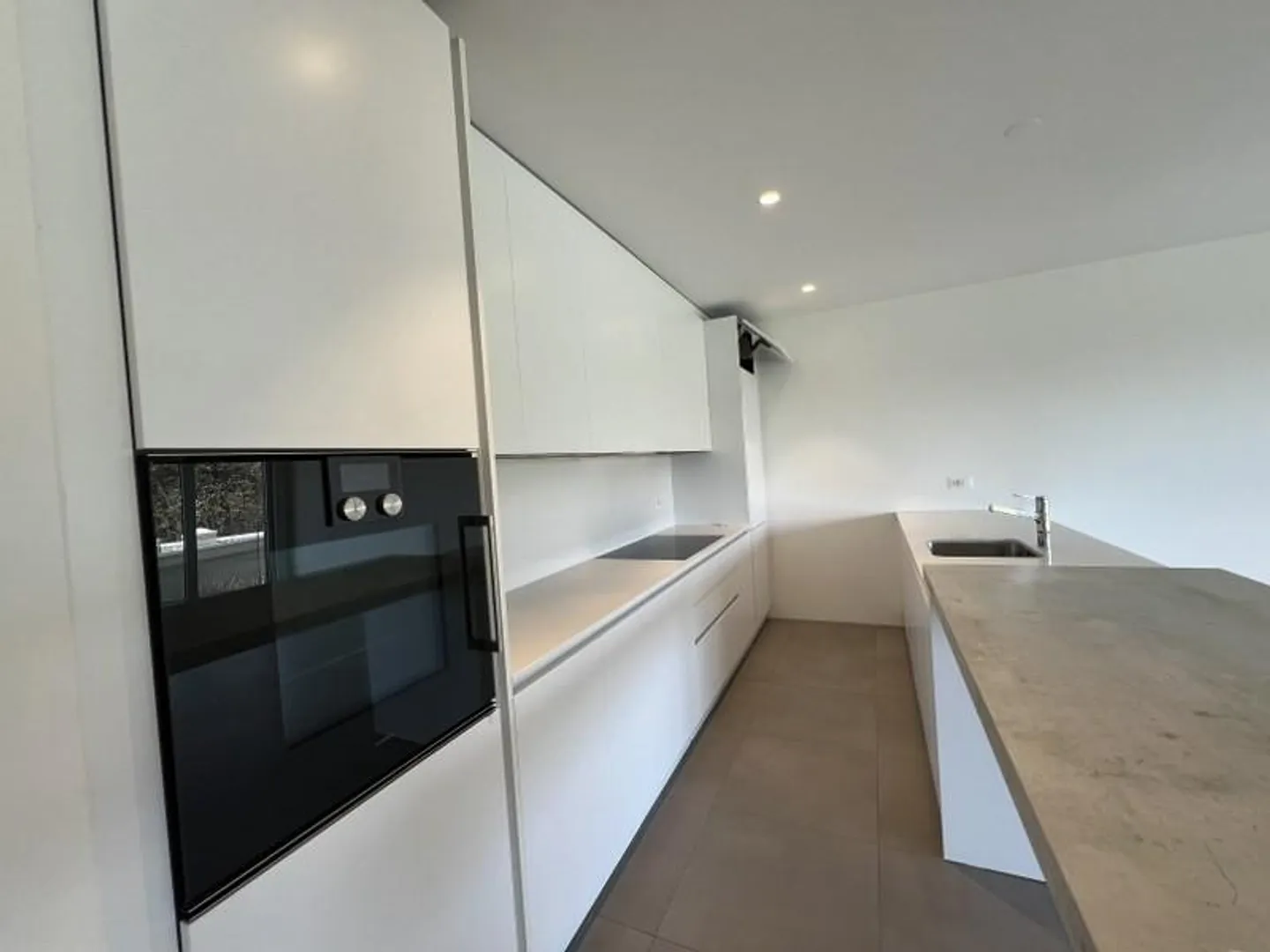 APPARTAMENTO 3.5 LOCALI CIRCONDATO DAL VERDE - Foto 5 di 13