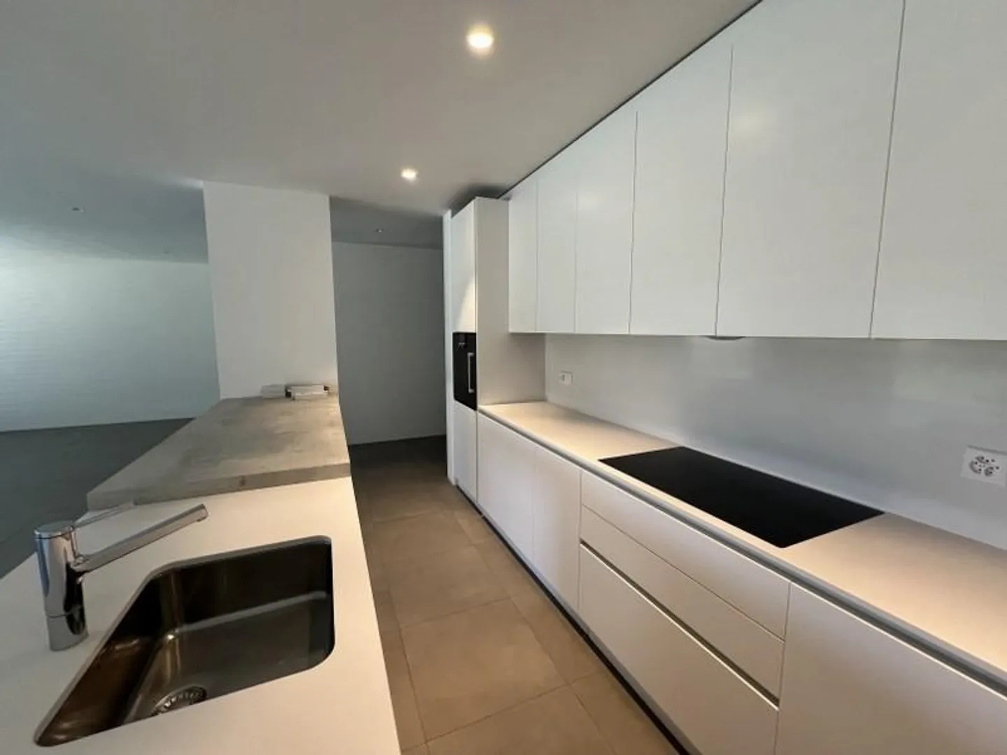 APPARTAMENTO 3.5 LOCALI CIRCONDATO DAL VERDE - Foto 6 di 13