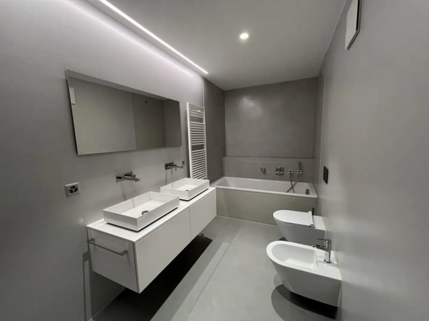APPARTAMENTO 3.5 LOCALI CIRCONDATO DAL VERDE - Foto 10 di 13