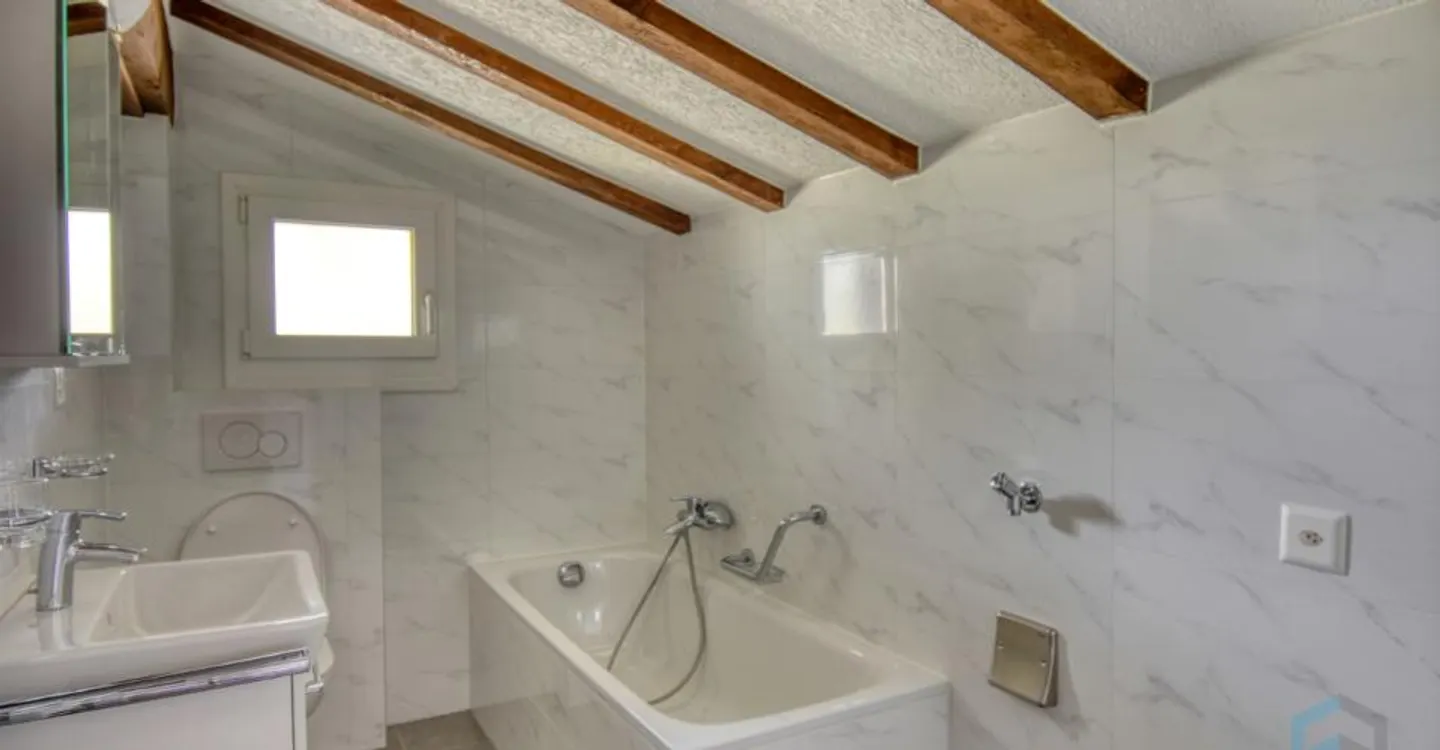 Zu vermieten Schönes renoviertes 3½-Zimmer-Apartment im obersten Stockwerk - Foto 5 von 10
