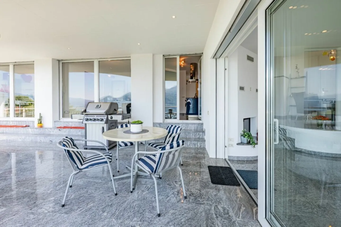 Appartamento di lusso con vista mozzafiato - Foto 4 di 16