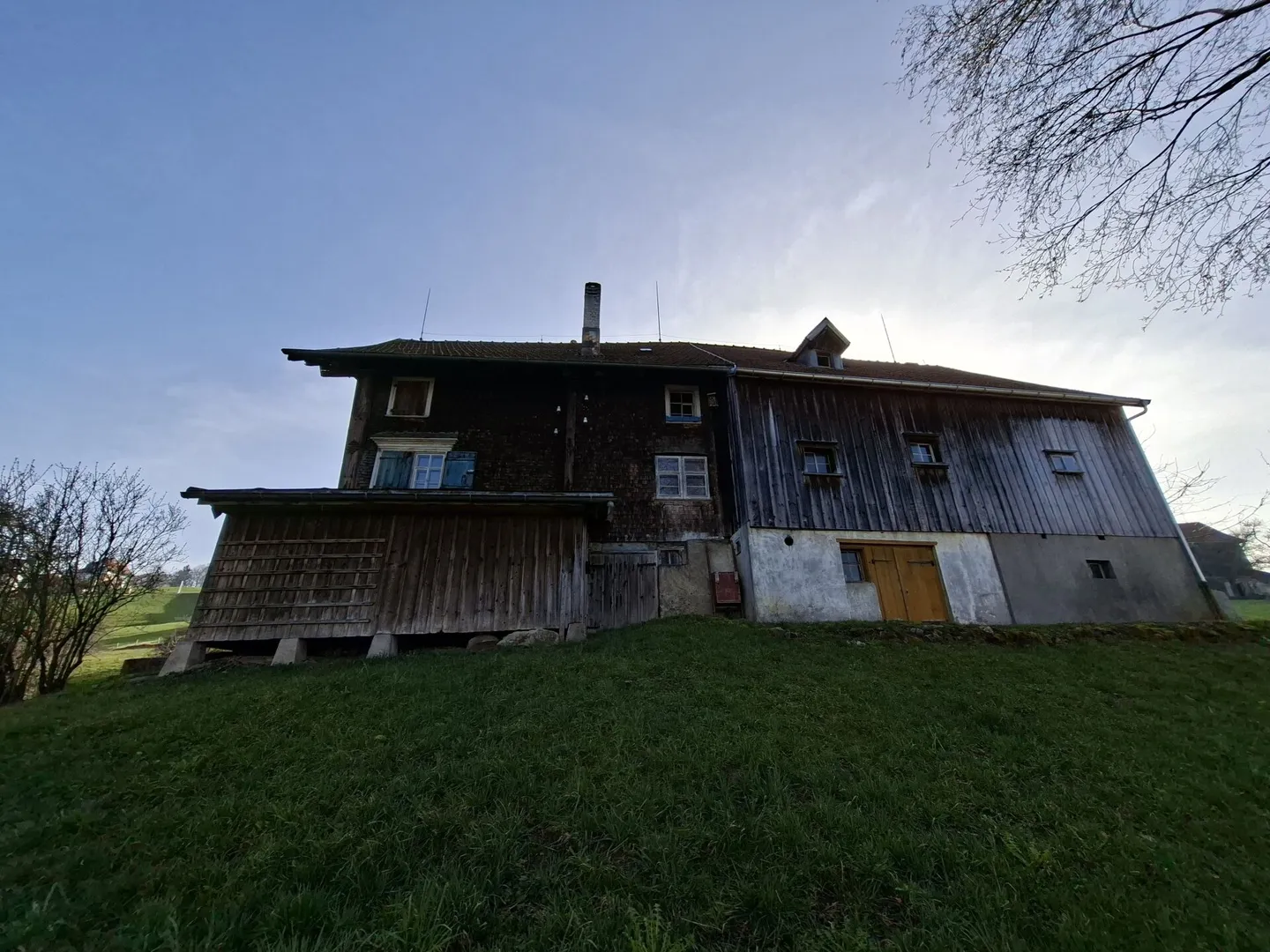 Weitblick und Landliebe: Bauernhaus zum Verwirklichen - Photo 2 of 22