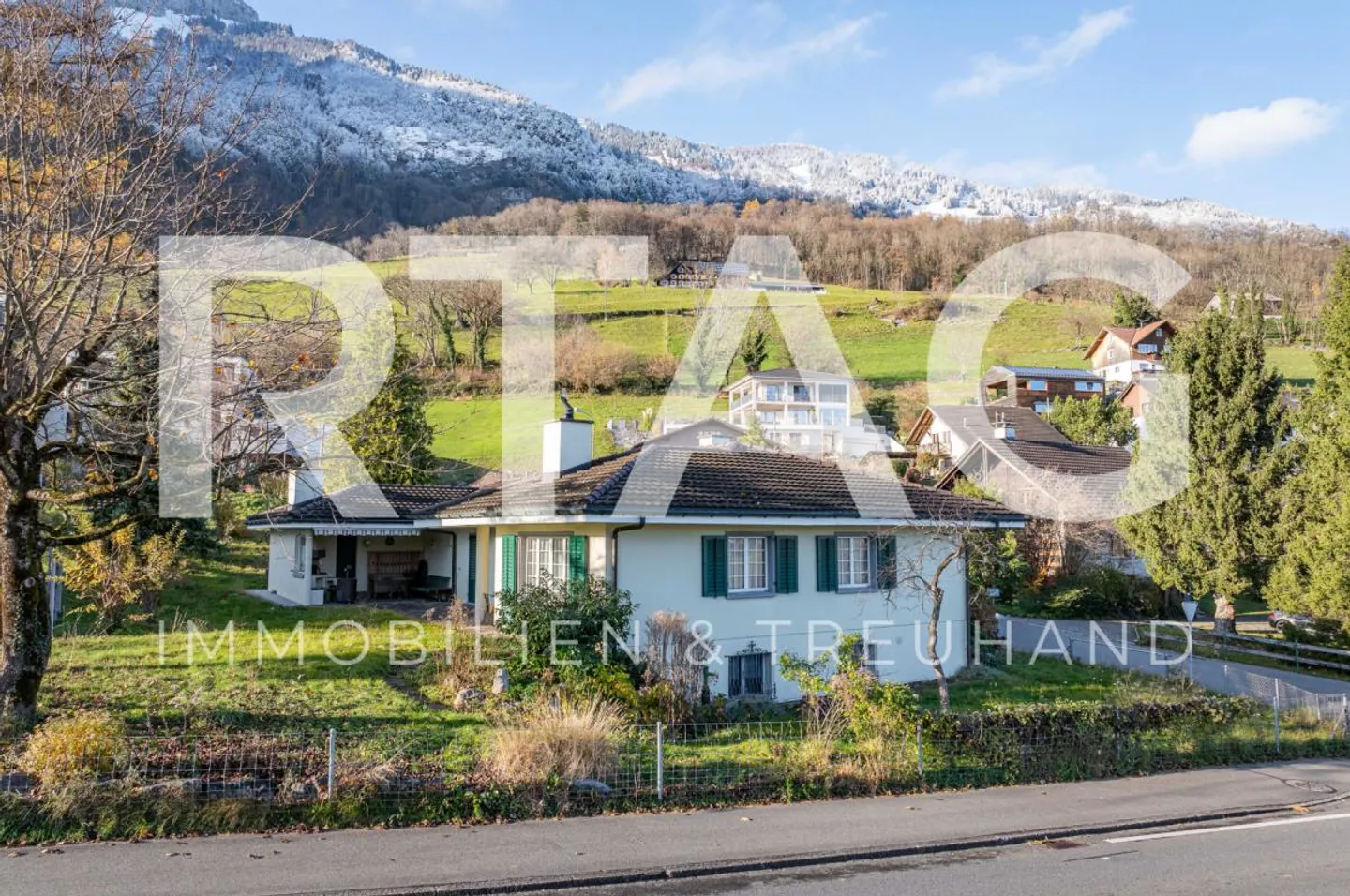 Single-family house - Photo 1 of 13