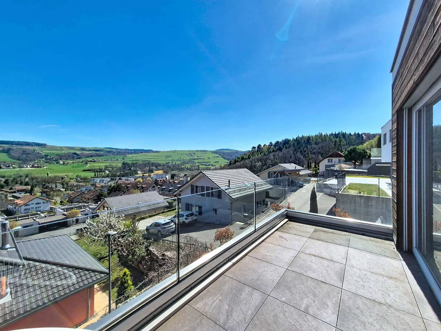 Contemporary architect-designed villa with generous spaces - Photo 11 of 13