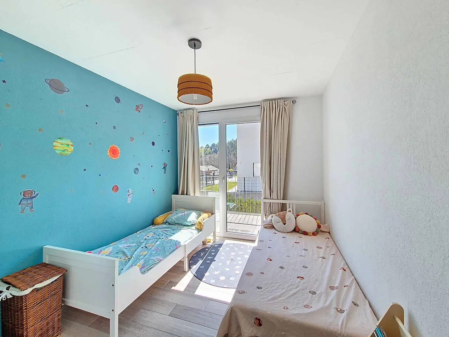 Contemporary architect-designed villa with generous spaces - Photo 5 of 13