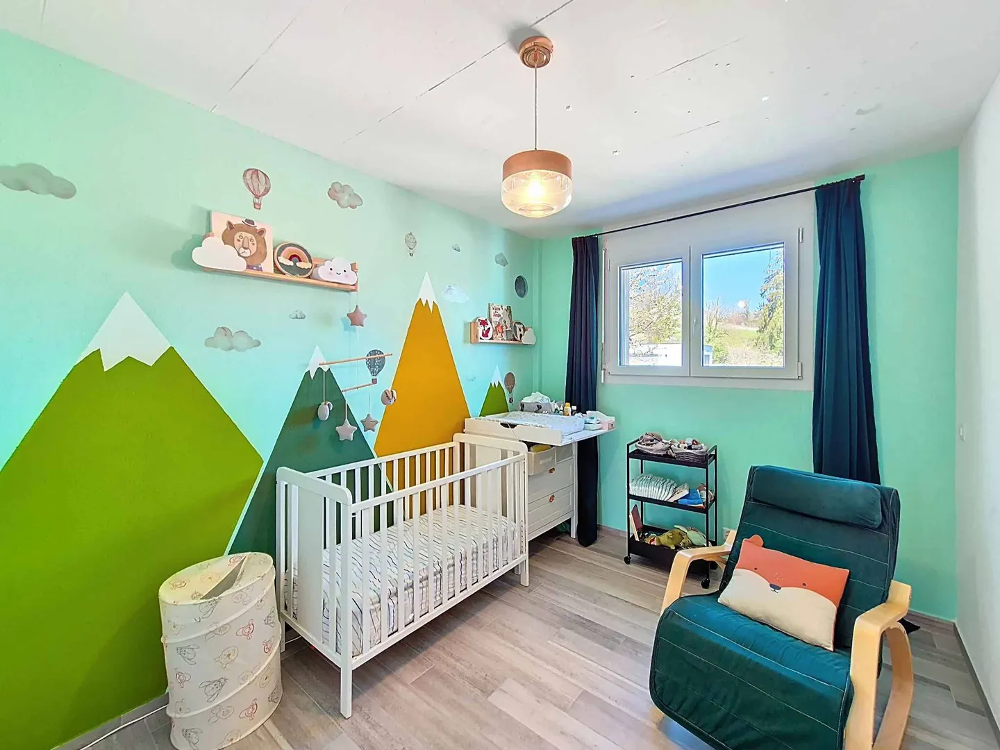 Contemporary architect-designed villa with generous spaces - Photo 6 of 13