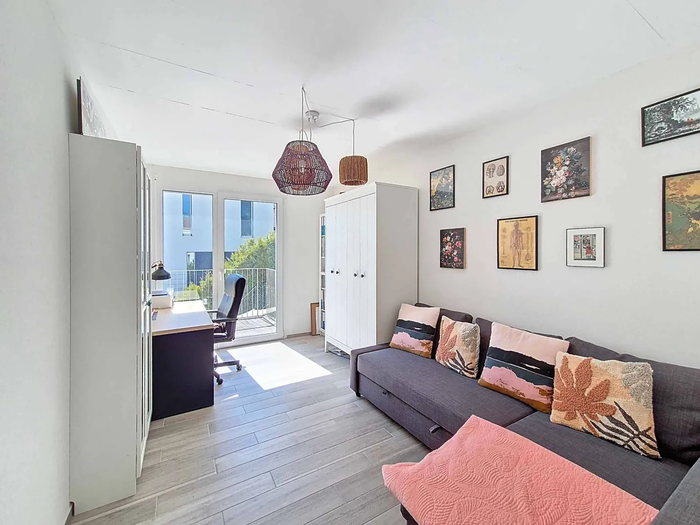 Contemporary architect-designed villa with generous spaces - Photo 9 of 13