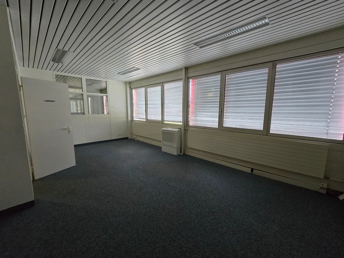 ZI Aclens-Moulin-de-Choc B - showroom, bureaux ou locaux de 279 m2 - Photo 12 sur 16