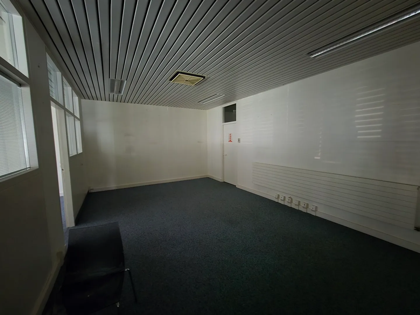 ZI Aclens-Moulin-de-Choc B - showroom, bureaux ou locaux de 279 m2 - Photo 14 sur 16