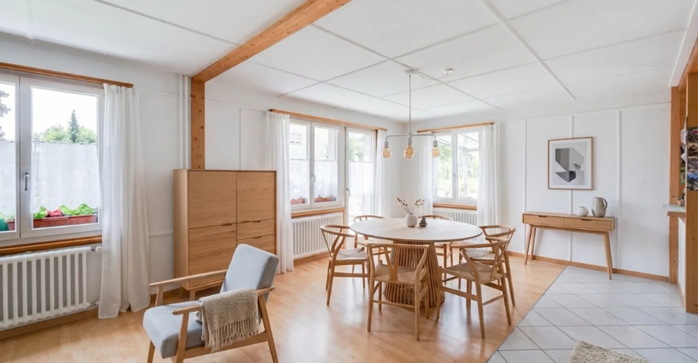 Charming Detached Family Home - Photo 3 of 9