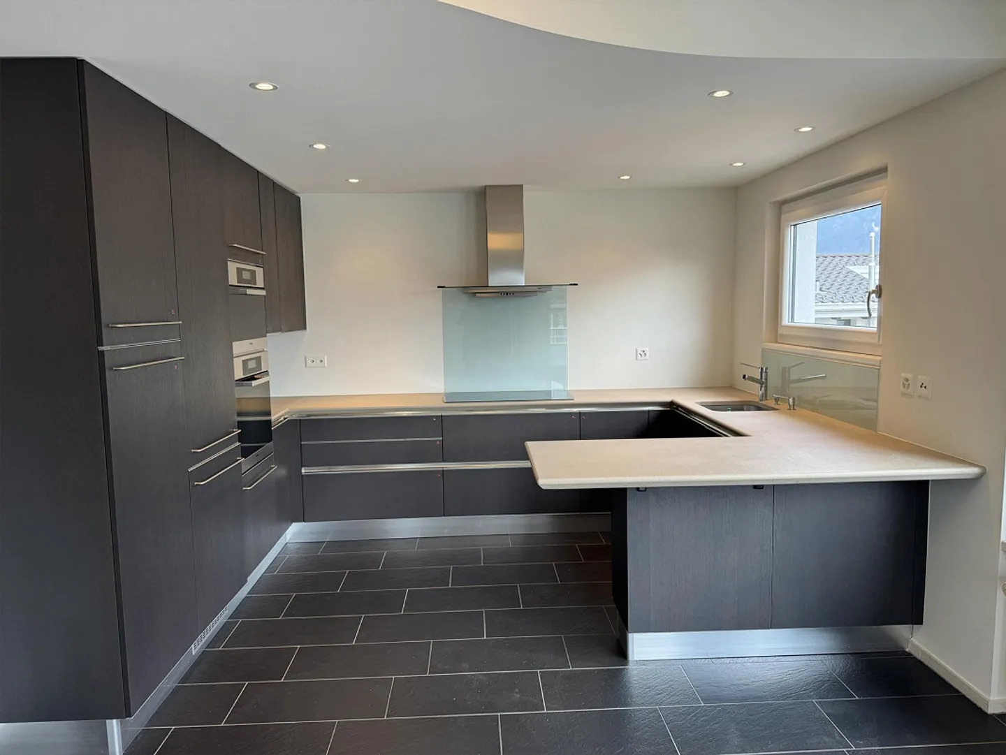 3.5 modern rooms in a villa with lake view - Photo 1 of 30