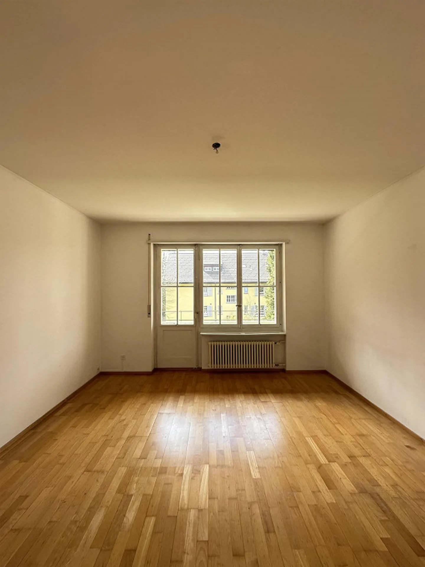 Bright apartment with a view of greenery - Photo 5 of 10