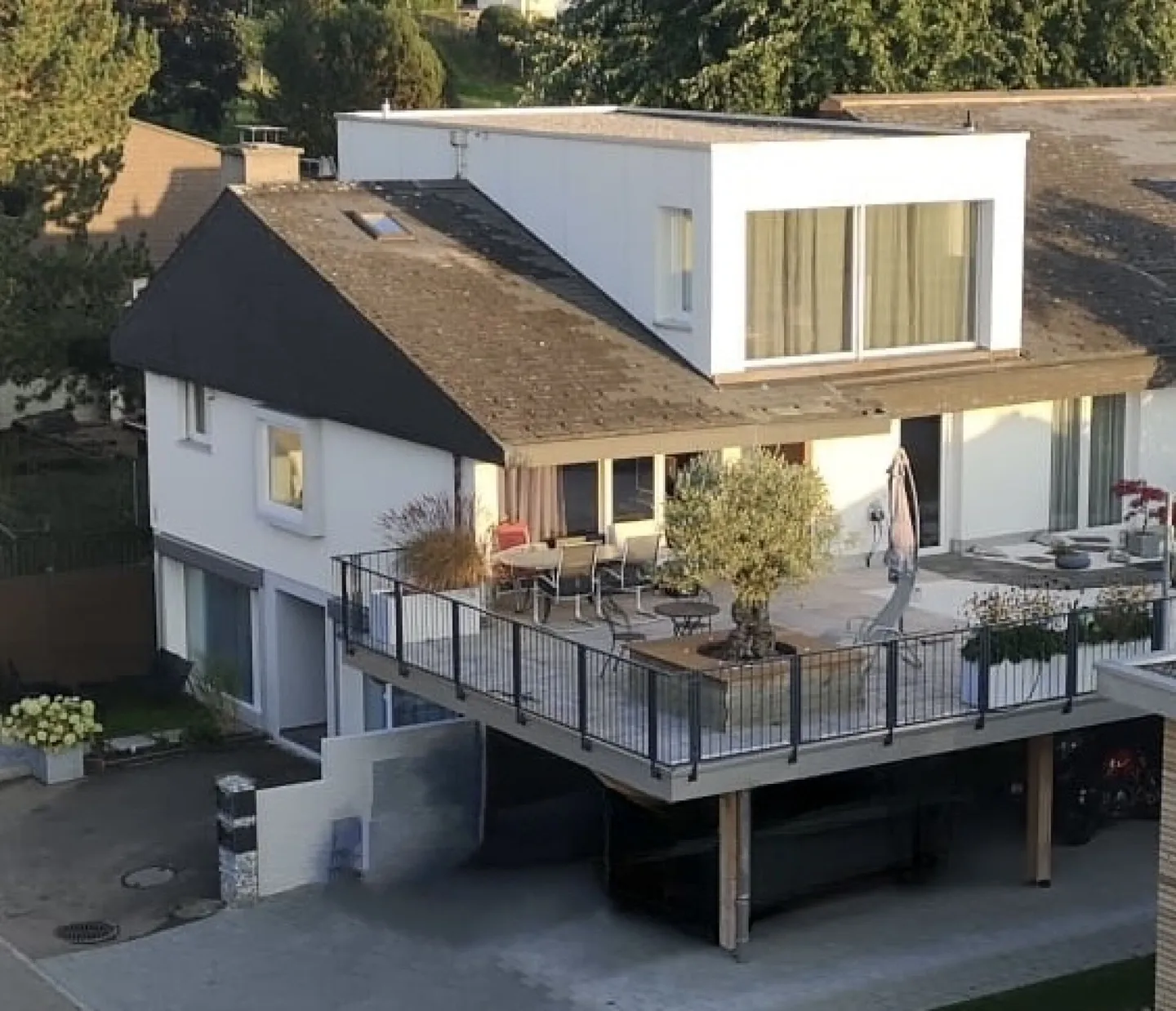 Haus mit grosser Terrasse an beliebter Wohnlage - Foto 1 von 5