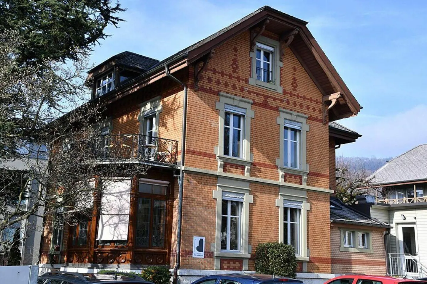 Historische Villa mit modernen Einrichtungen - Foto 1 von 4