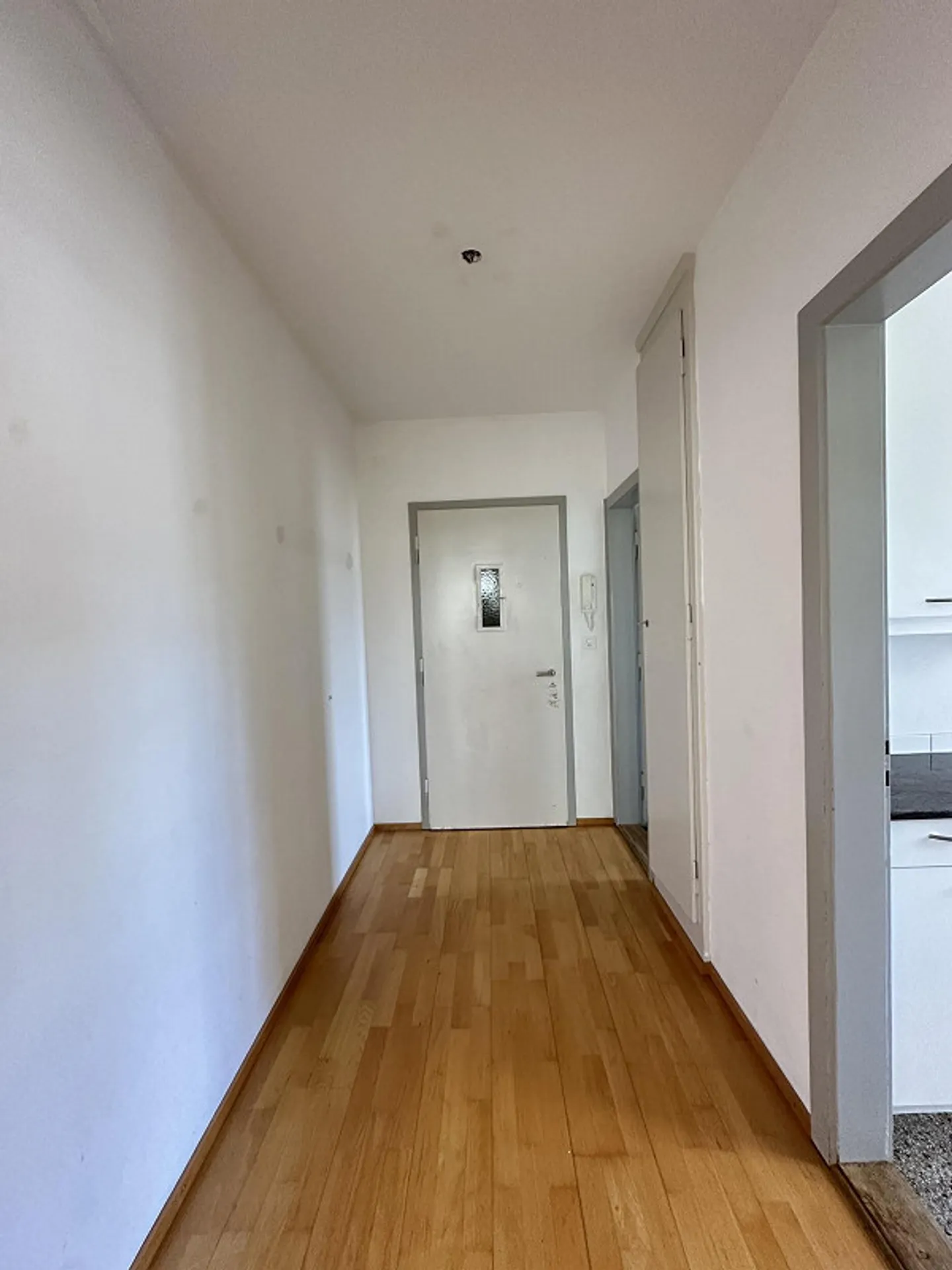 Bright apartment with a view of greenery - Photo 9 of 10