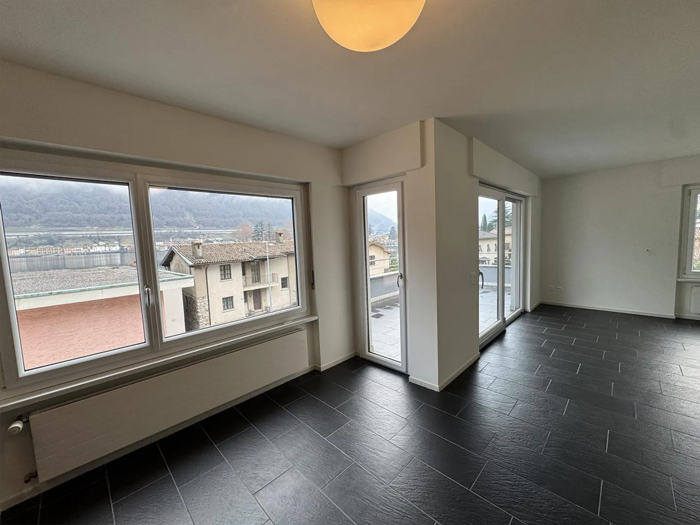 3.5 modern rooms in a villa with lake view - Photo 4 of 30