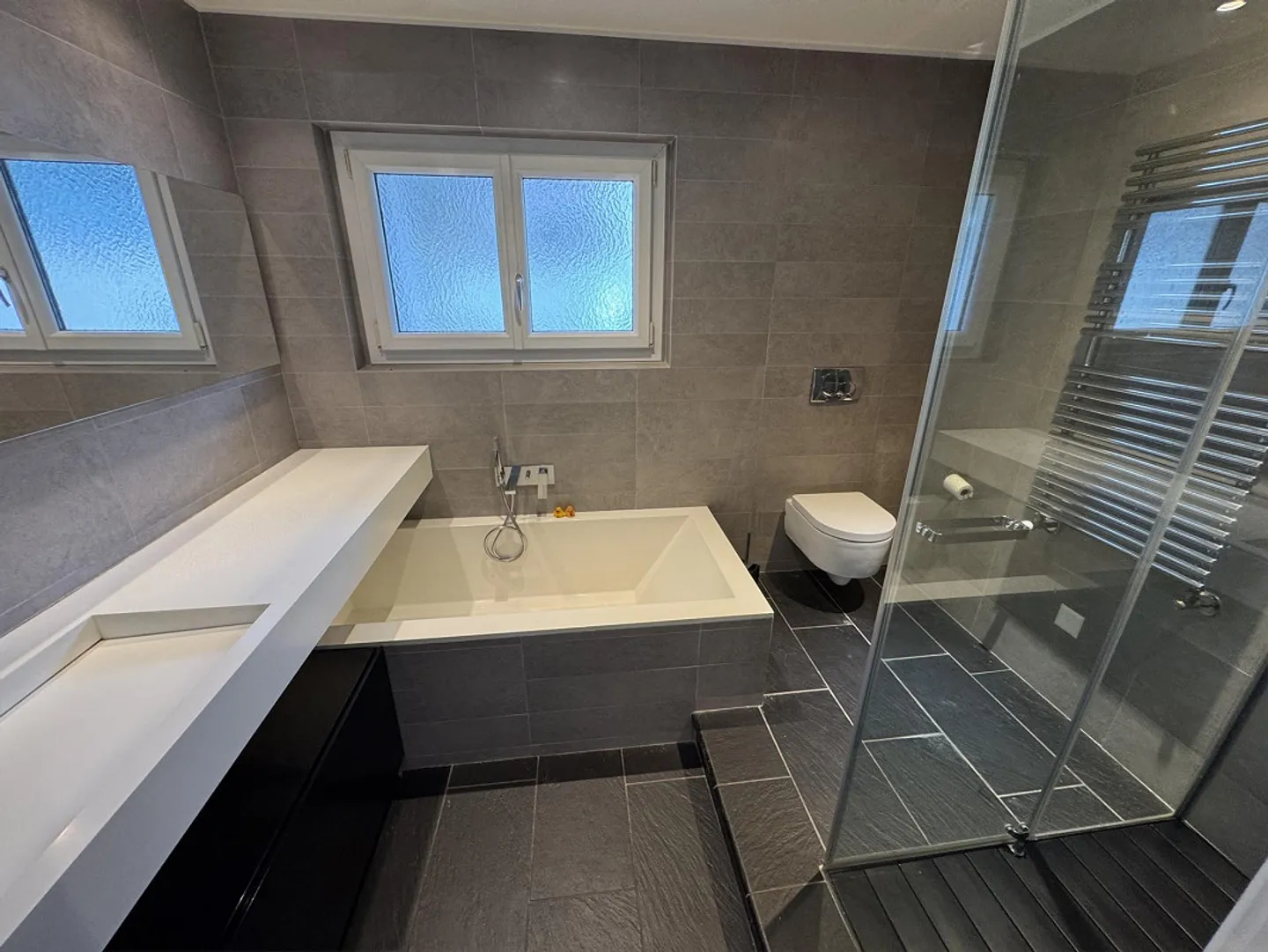 3.5 modern rooms in a villa with lake view - Photo 12 of 30