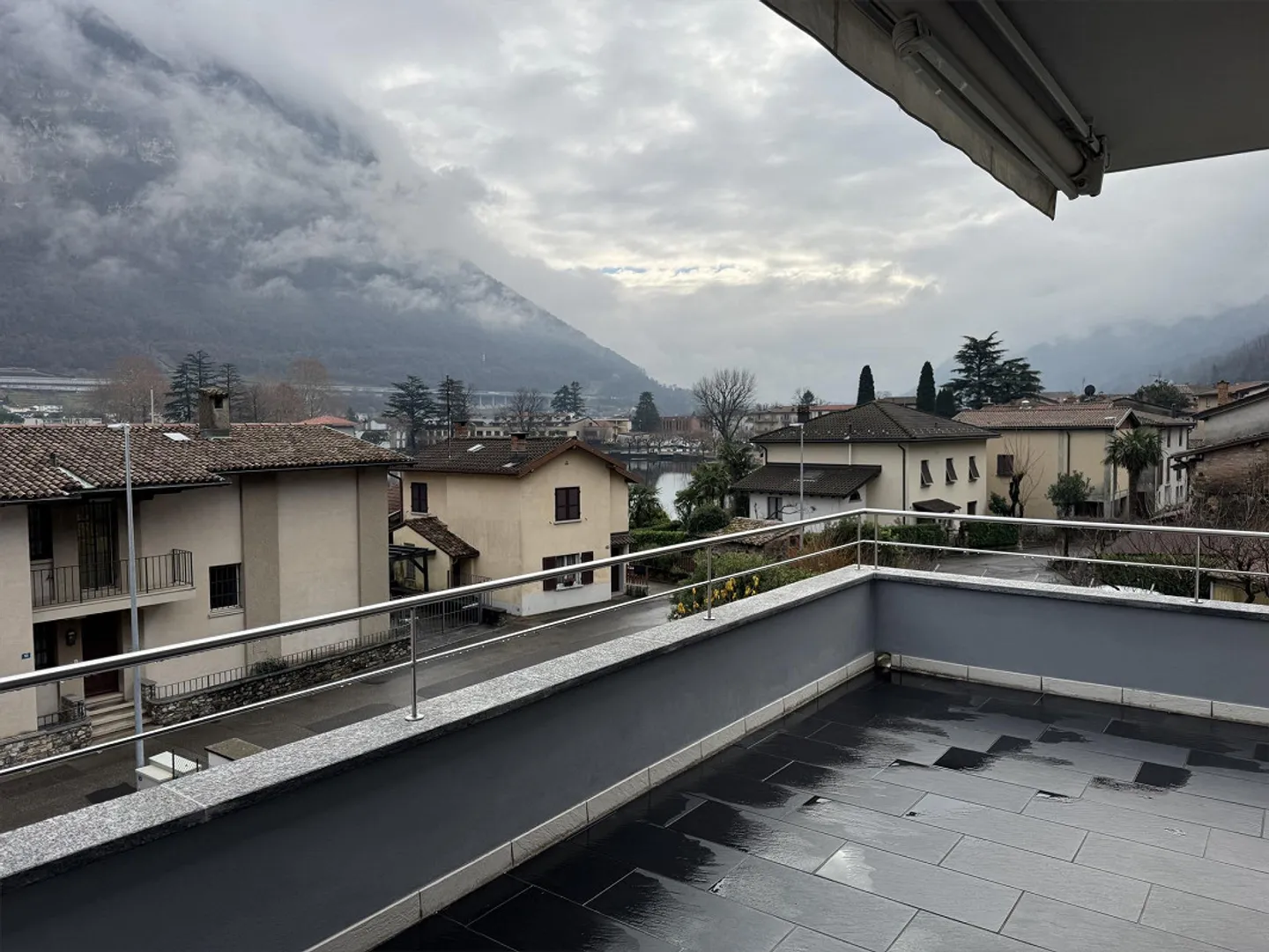 3.5 modern rooms in a villa with lake view - Photo 23 of 30